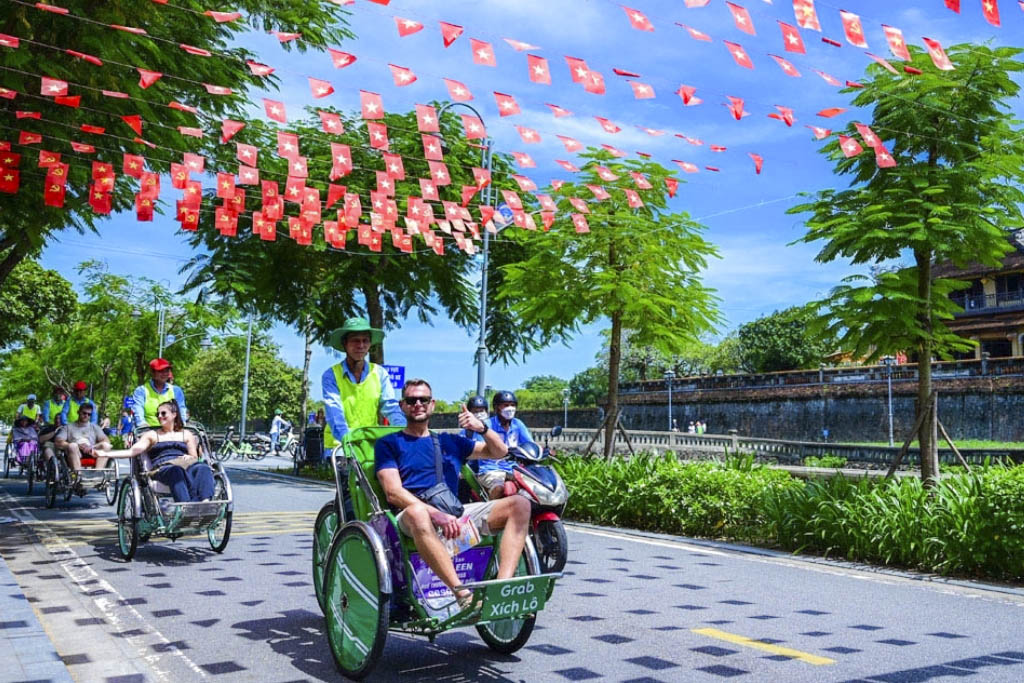 Cyclo Tour in Hue Imperial City