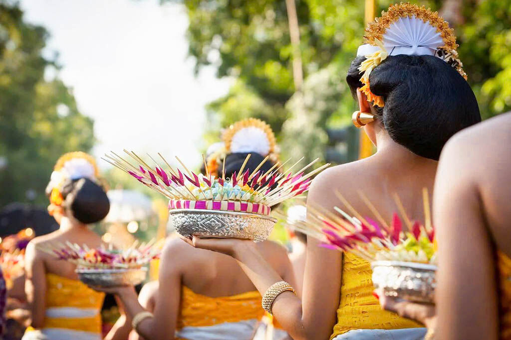 Immerse in the rhythmic fire dance tradition