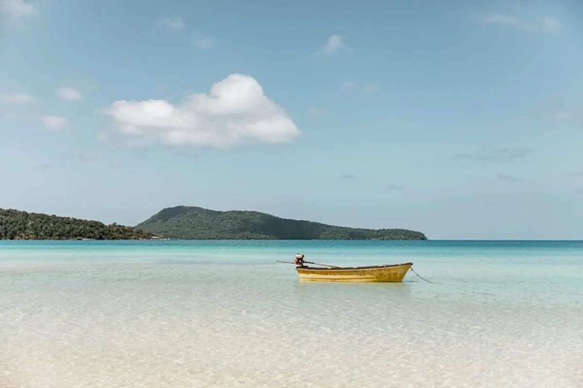 Capture the stunning beauty of Koh Rong’s coastal landmarks