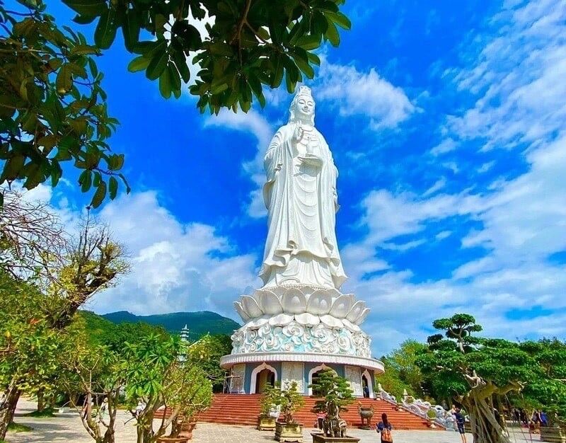 Capture the authentic charm of Vietnam’s religious scenes