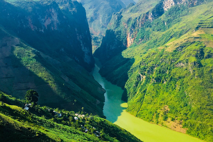 Capture the stunning beauty of Ha Giang’s natural landmarks