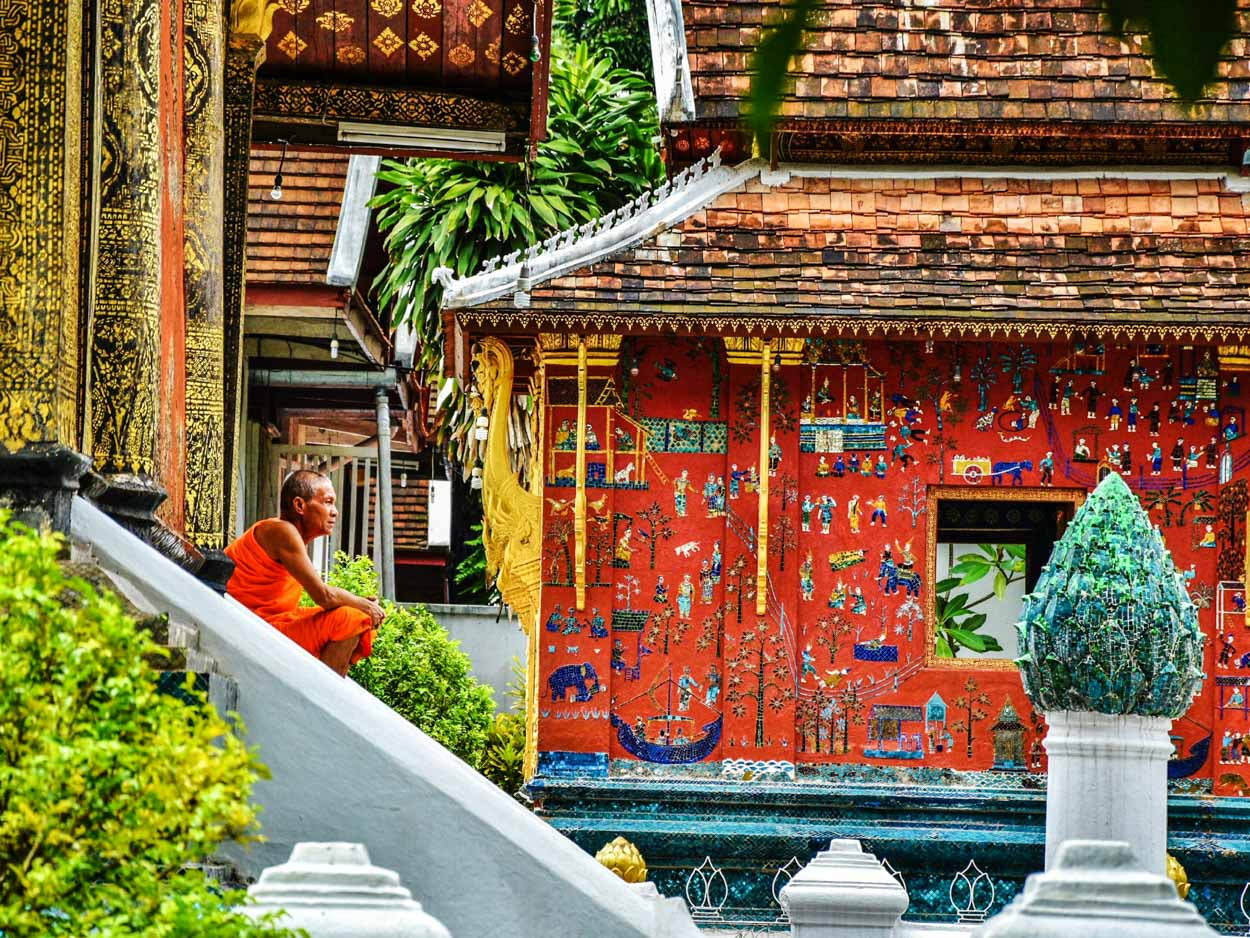 Monk Wat Xieng Thong