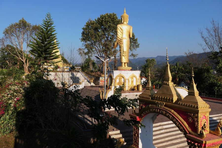 Muang Xai Golden Statue