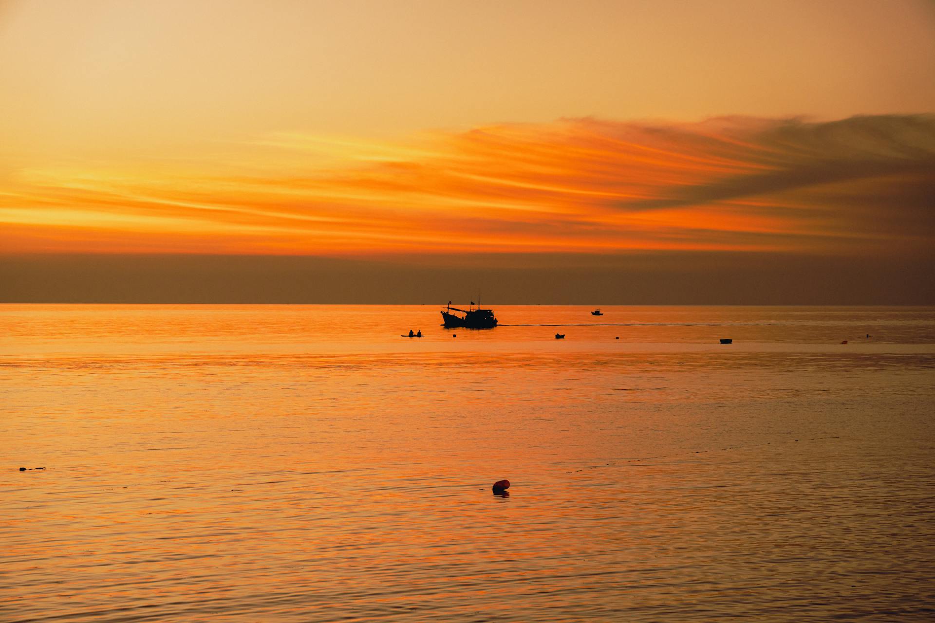 Photograph the stunning dawn at Phan Thiet’s beaches