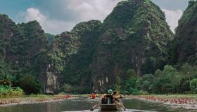 Ninh Binh tam Coc Boat Ride