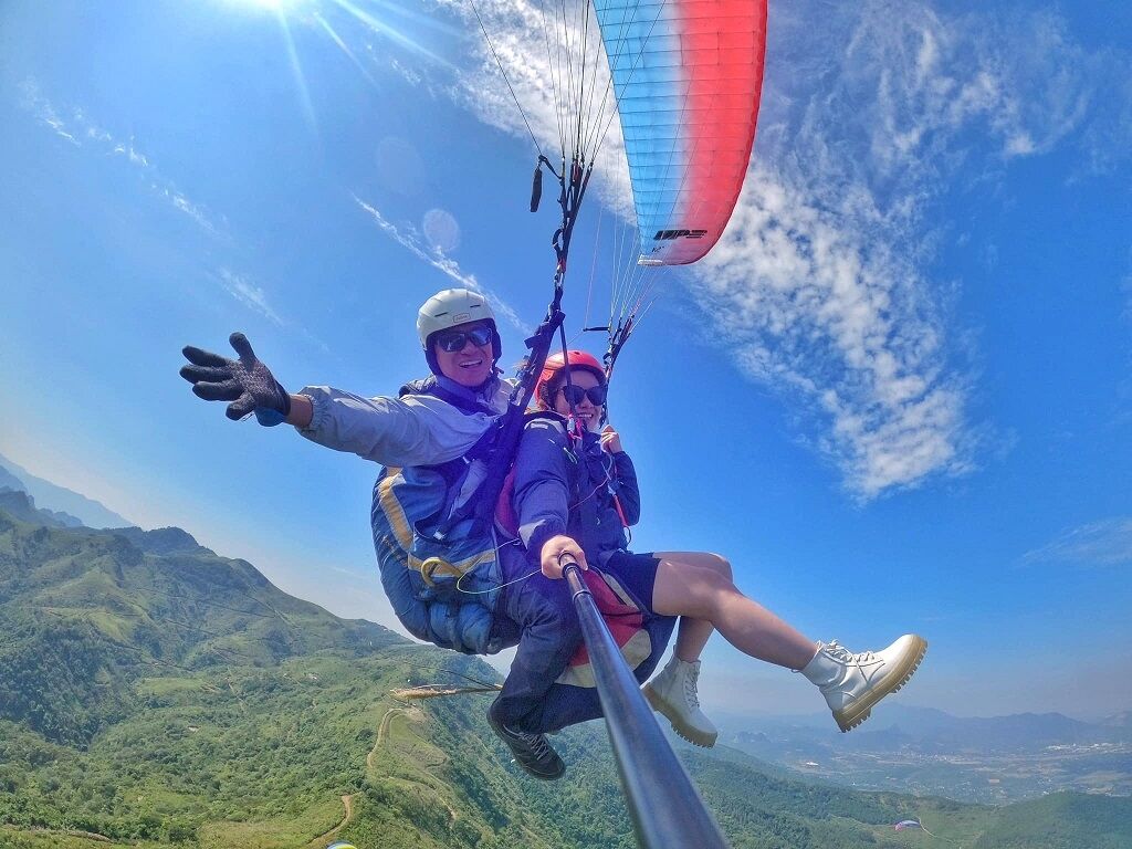 Parachuting  in Nha Trang Beach