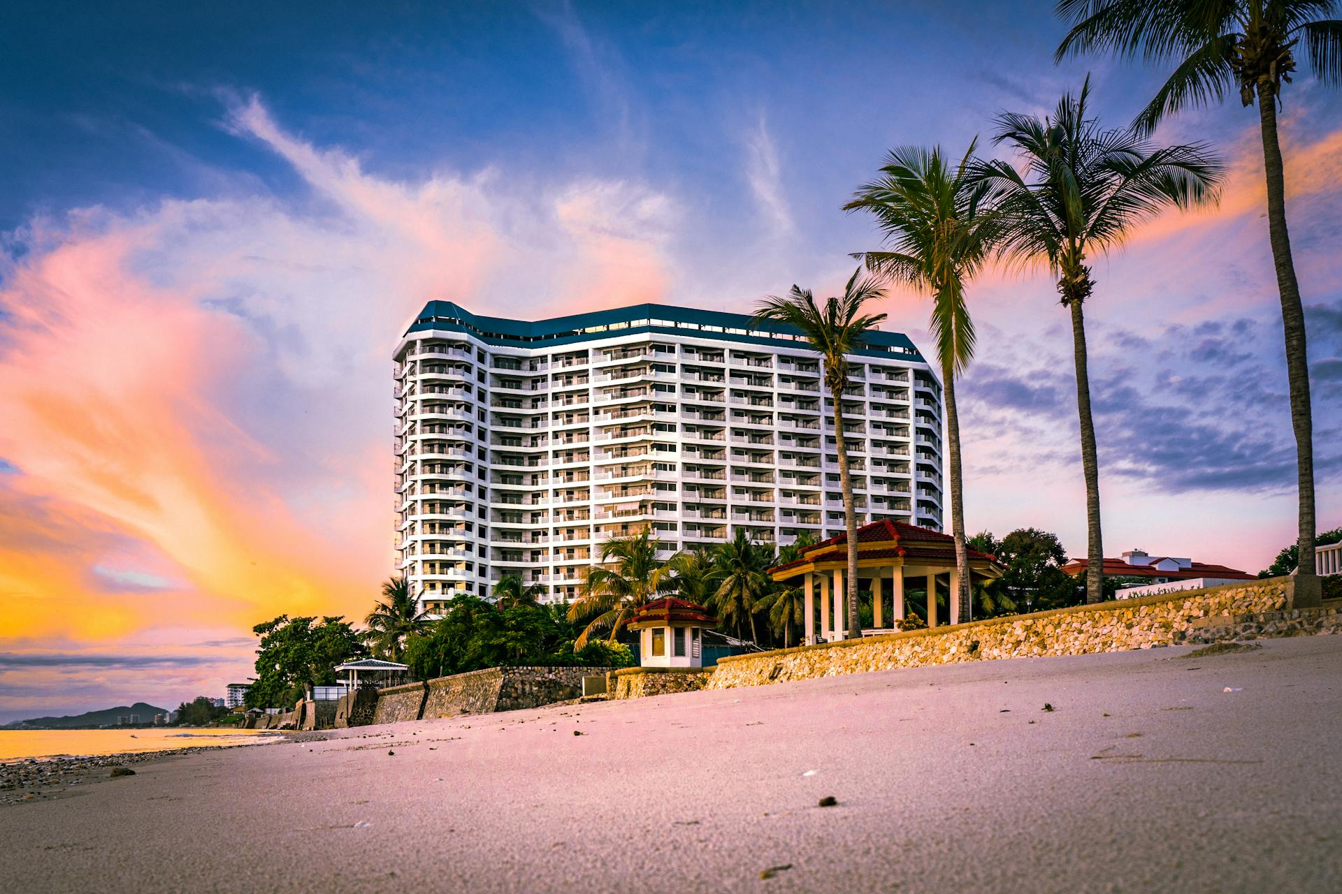 Start your journey with Pattaya’s scenic glow