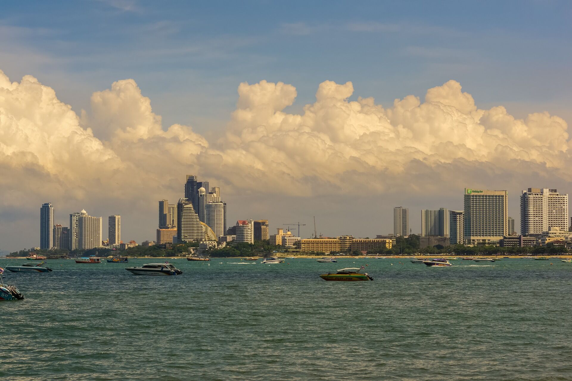 Start your journey with Pattaya’s scenic glow