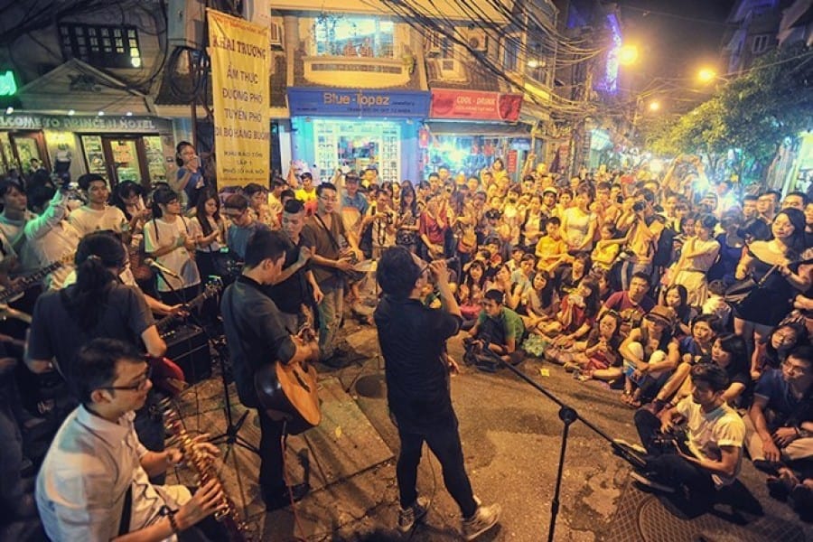 Capture the bustling beauty of Hanoi’s cultural landmarks