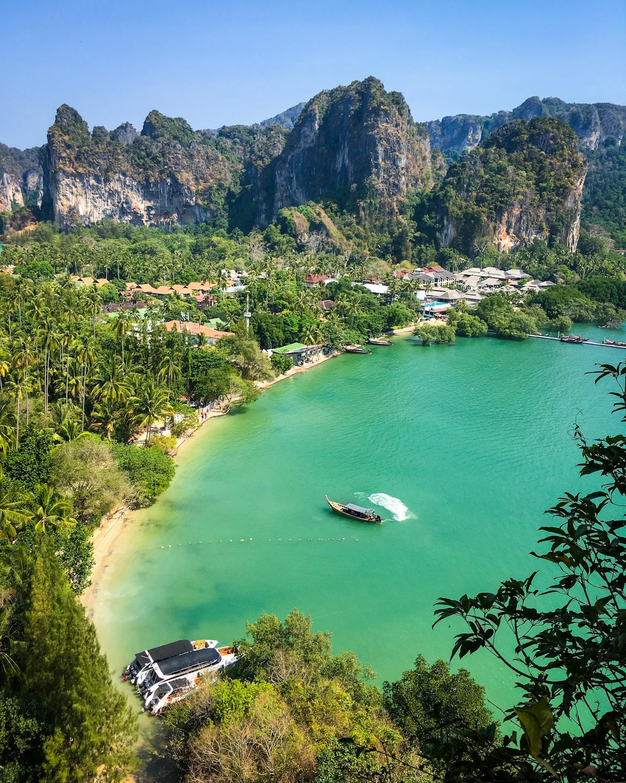 Relax on Thailand’s stunning tropical beaches