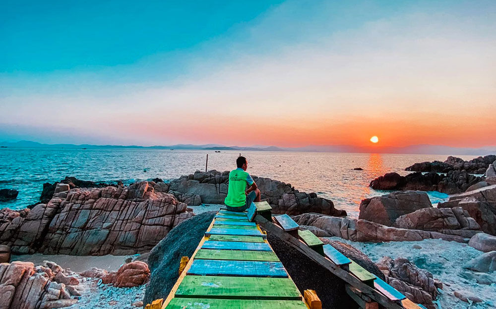 Begin your coastal day with central Vietnam’s tranquil ambiance