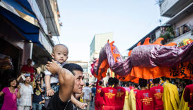 Saigon Chinatown Private Deep Dive Tour: Temples, Markets & Authentic Flavors
