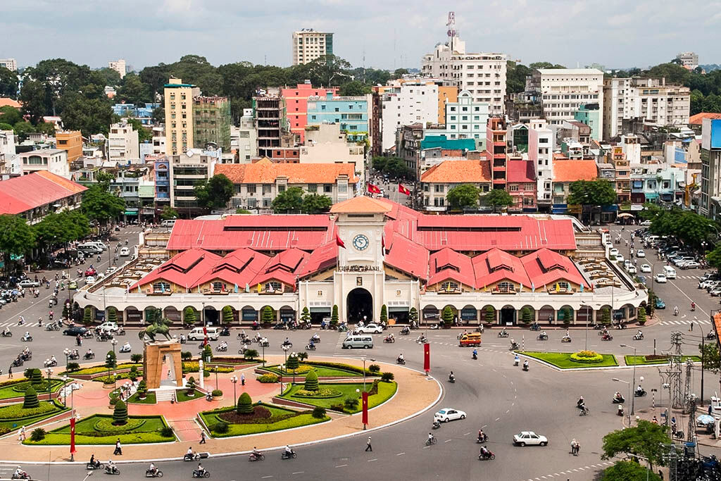 Immerse in the vibrant atmosphere of Saigon’s famous market
