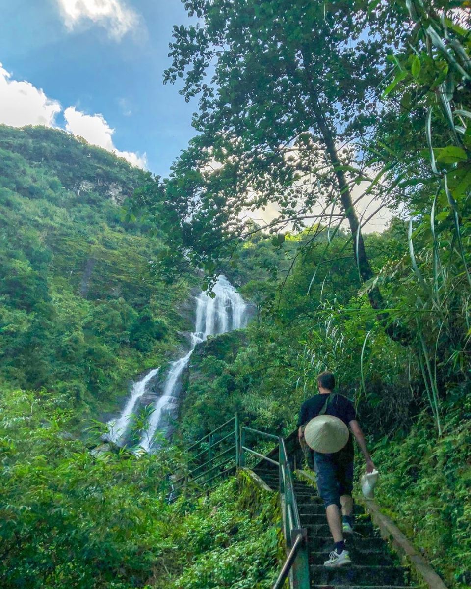 Capture the dramatic beauty of Sapa’s iconic waterfall