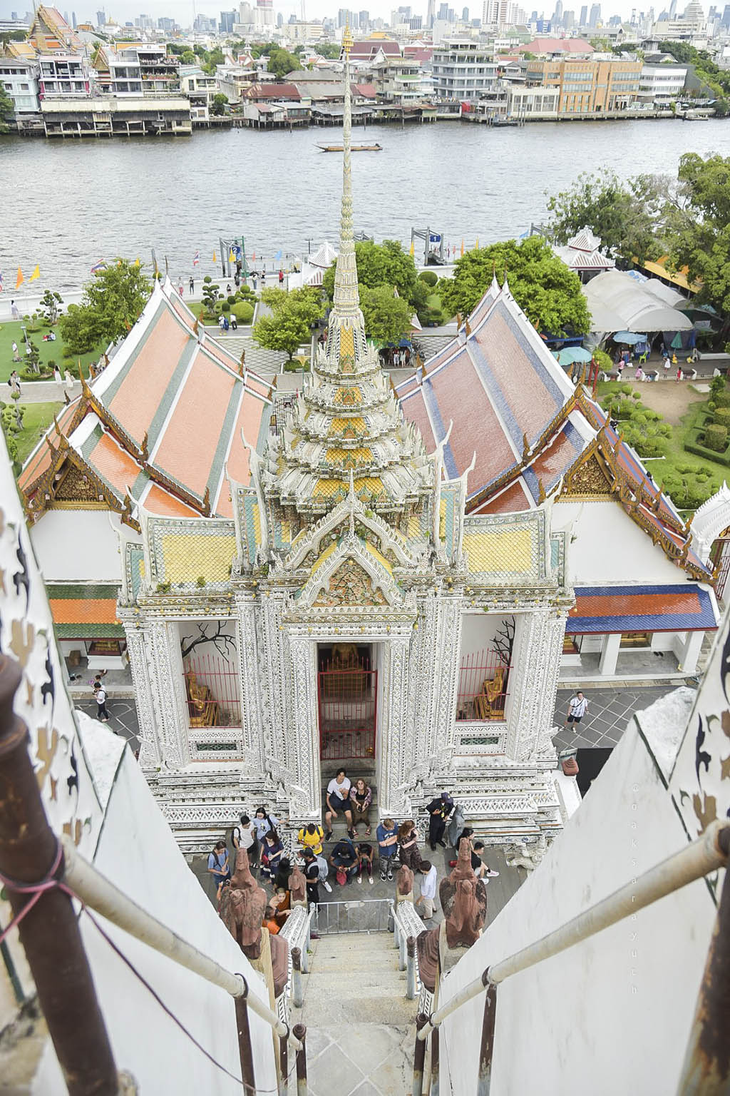 Capture the breathtaking beauty of Bangkok’s most sacred site