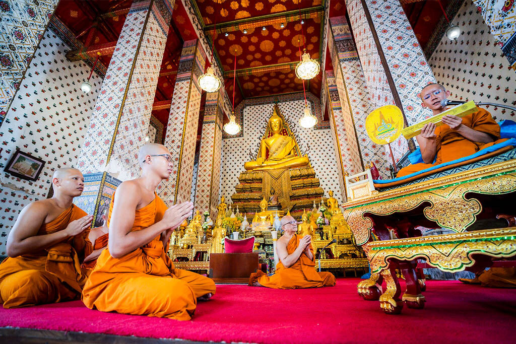 Marvel at Thailand’s most sacred royal complex glowing in golden light