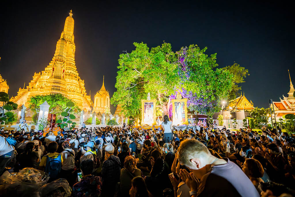Immerse in the spiritual glow of the Temple of Dawn