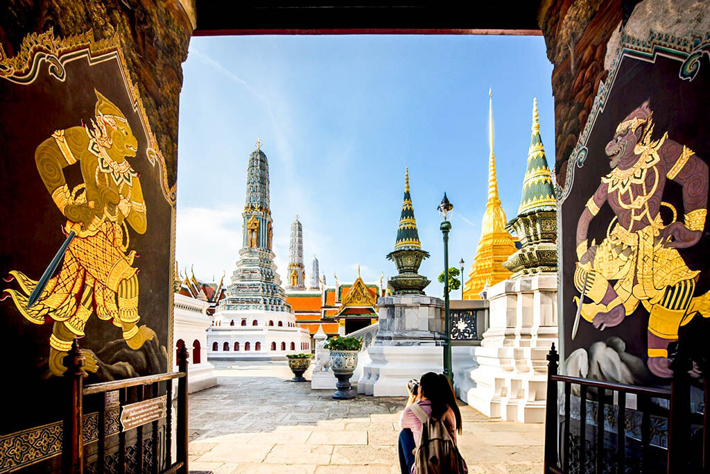 Capture the breathtaking beauty of Bangkok’s most sacred site