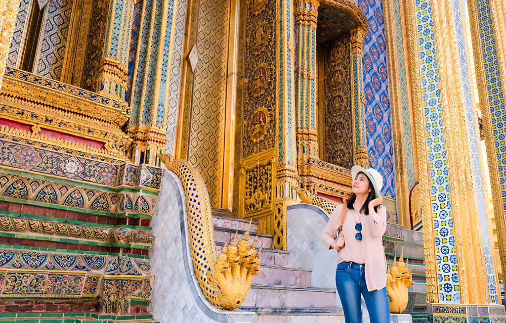 Capture the breathtaking beauty of Bangkok’s most sacred site