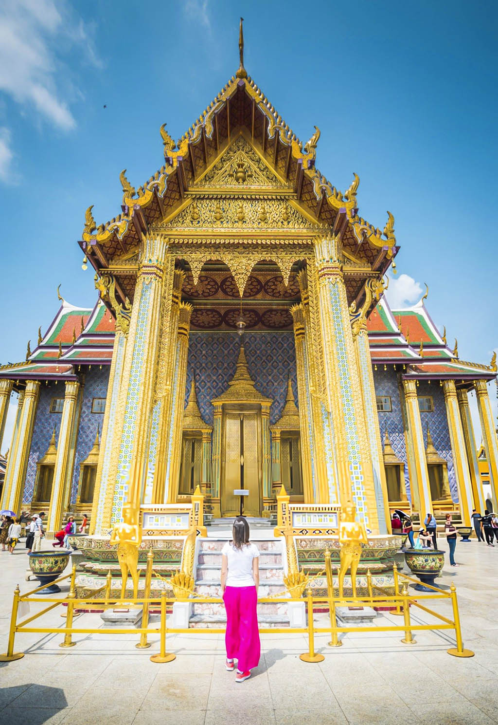 Capture the breathtaking beauty of Bangkok’s most sacred site