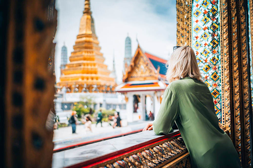 Capture the breathtaking beauty of Bangkok’s most sacred site