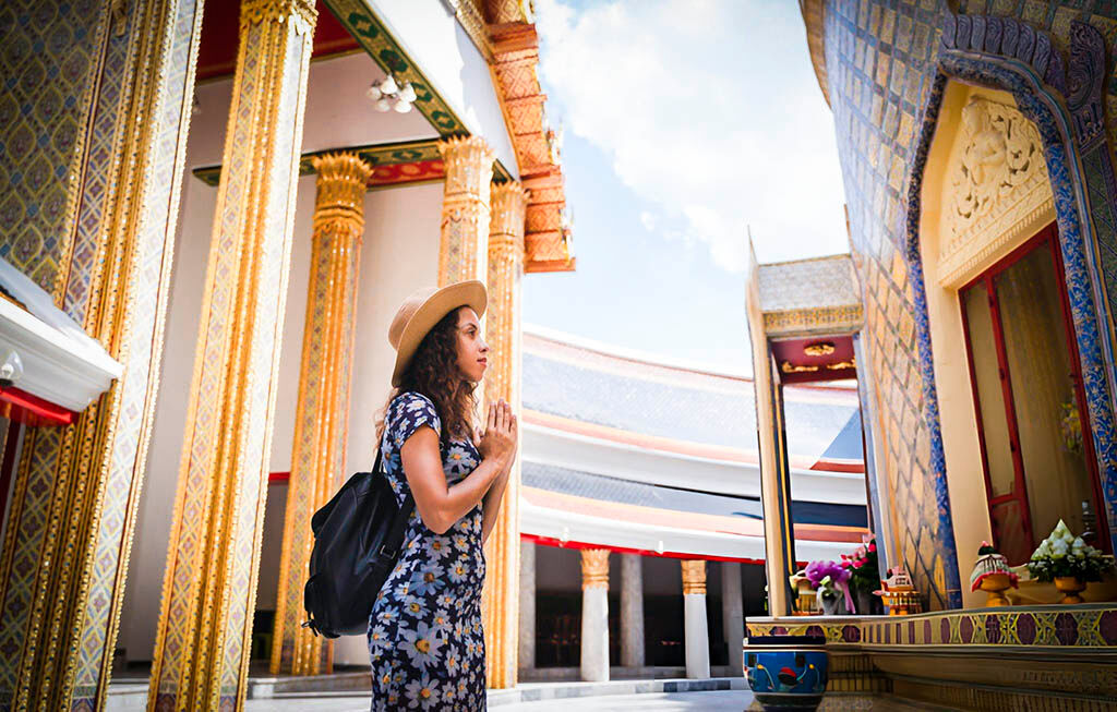 Capture the breathtaking beauty of Bangkok’s most sacred site