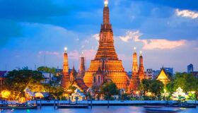 Wat Arun Temple visiting before departure to Phuket