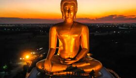 Wat Si Muang Meditation Statue