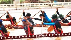 Kampong Cham Boat Racing on Mekong River
