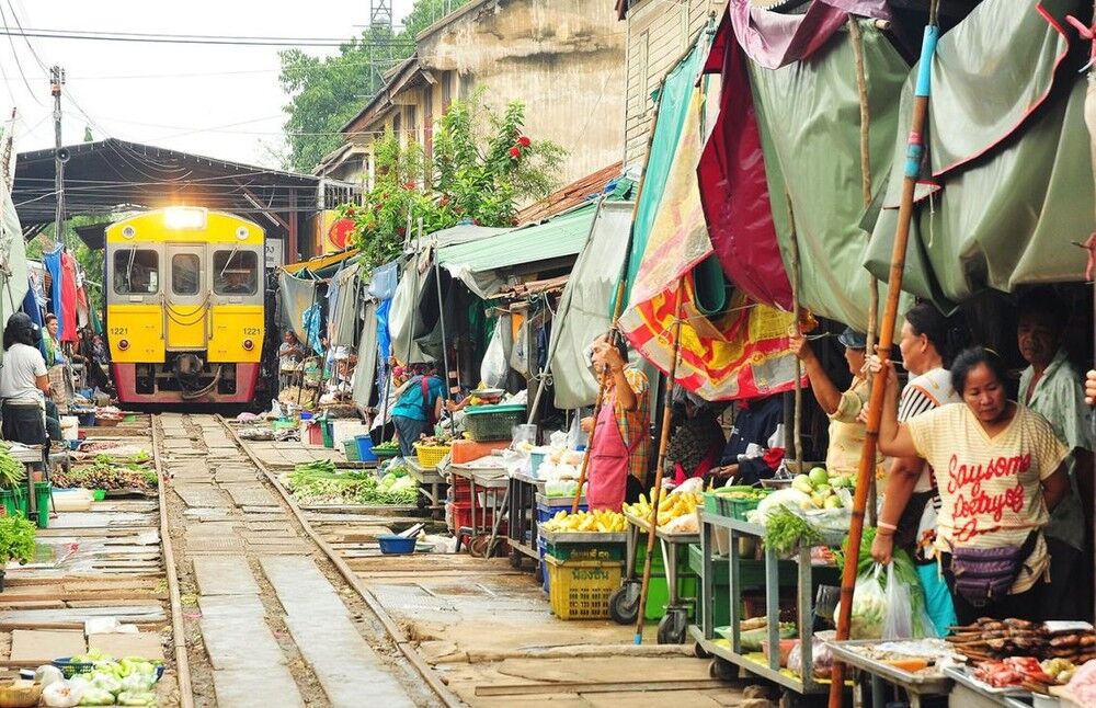 Mae Klong Railway Market Local