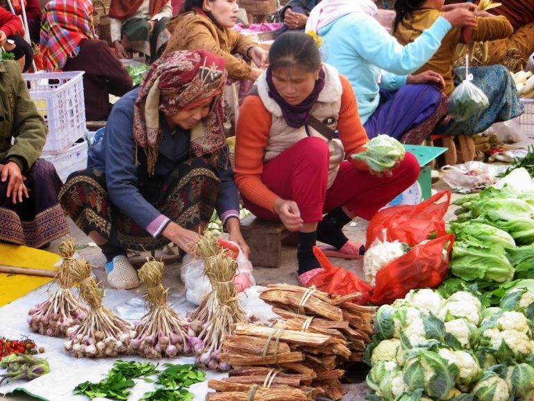 Capture the colorful beauty of Muang Sing’s ethnic markets