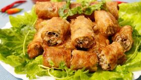 Hanoi Old Quarter Street Food Discovery Private Tour with Airport Drop-off