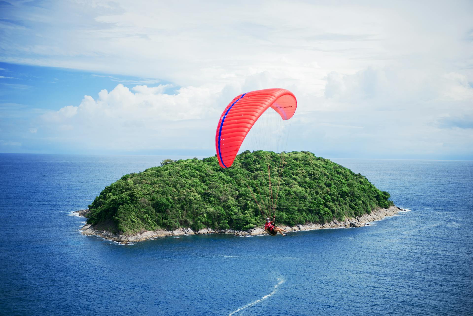 Discover the emerald beauty of Thailand’s famous islands