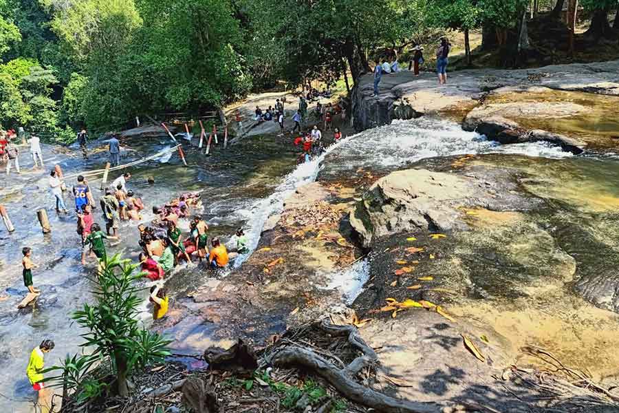 Phnom Kulen Tourists at Waterf