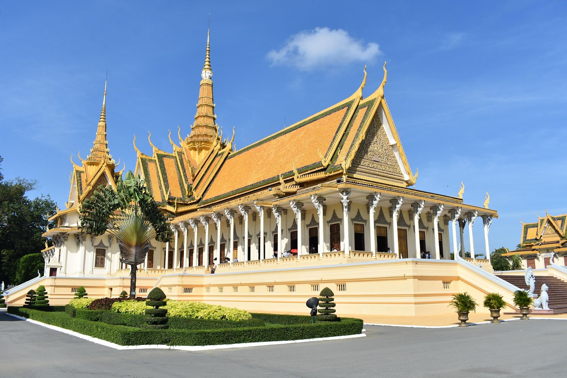 Admire the golden splendor of Cambodia’s royal heart