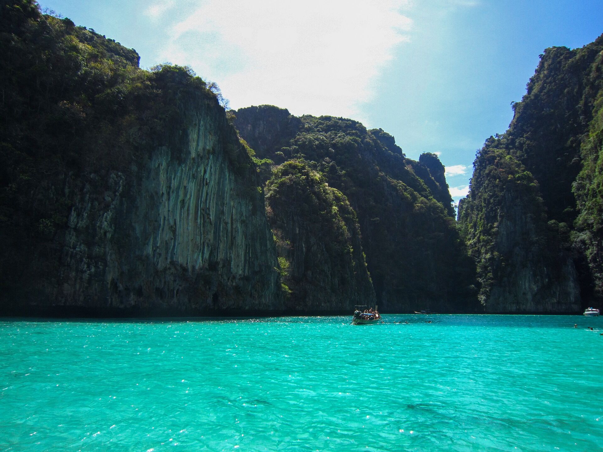 Dive into the emerald beauty of Thailand’s Andaman gems