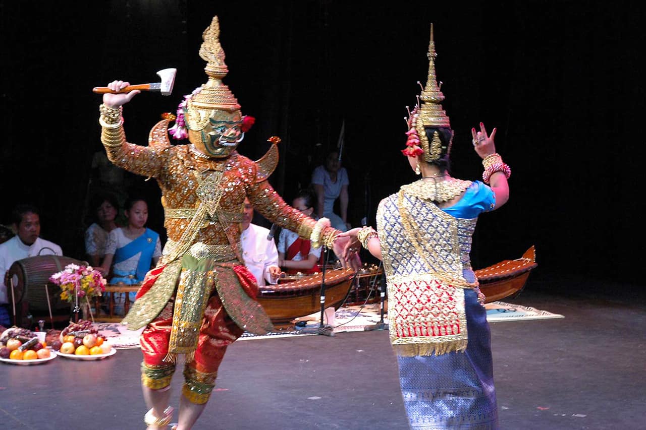 Be enchanted by the graceful Apsara dance