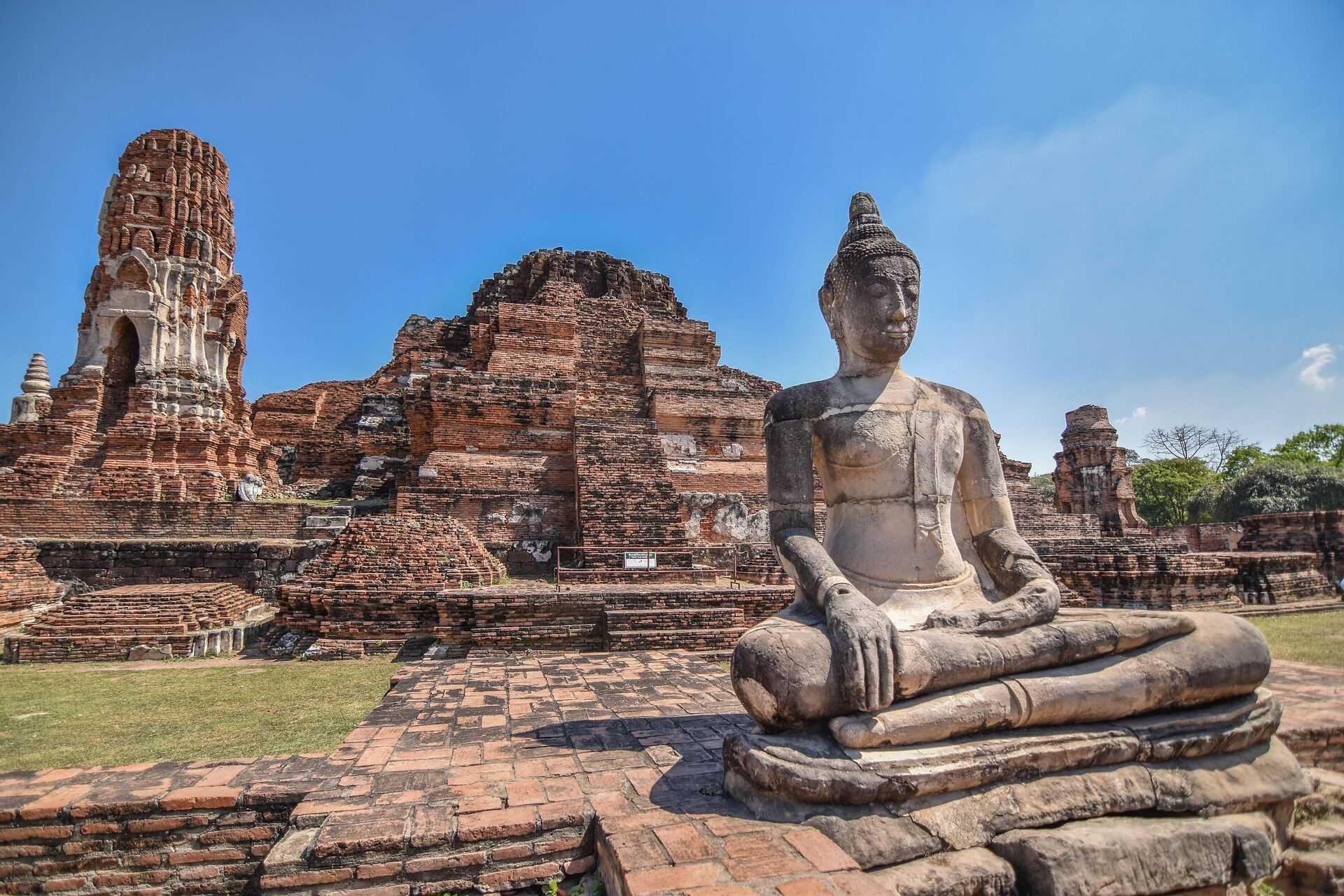 Experience the serene beauty of northern Thailand’s most revered temple