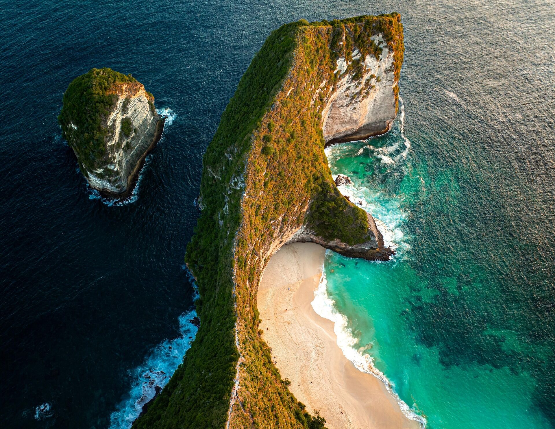 Start your journey with Bali’s scenic glow