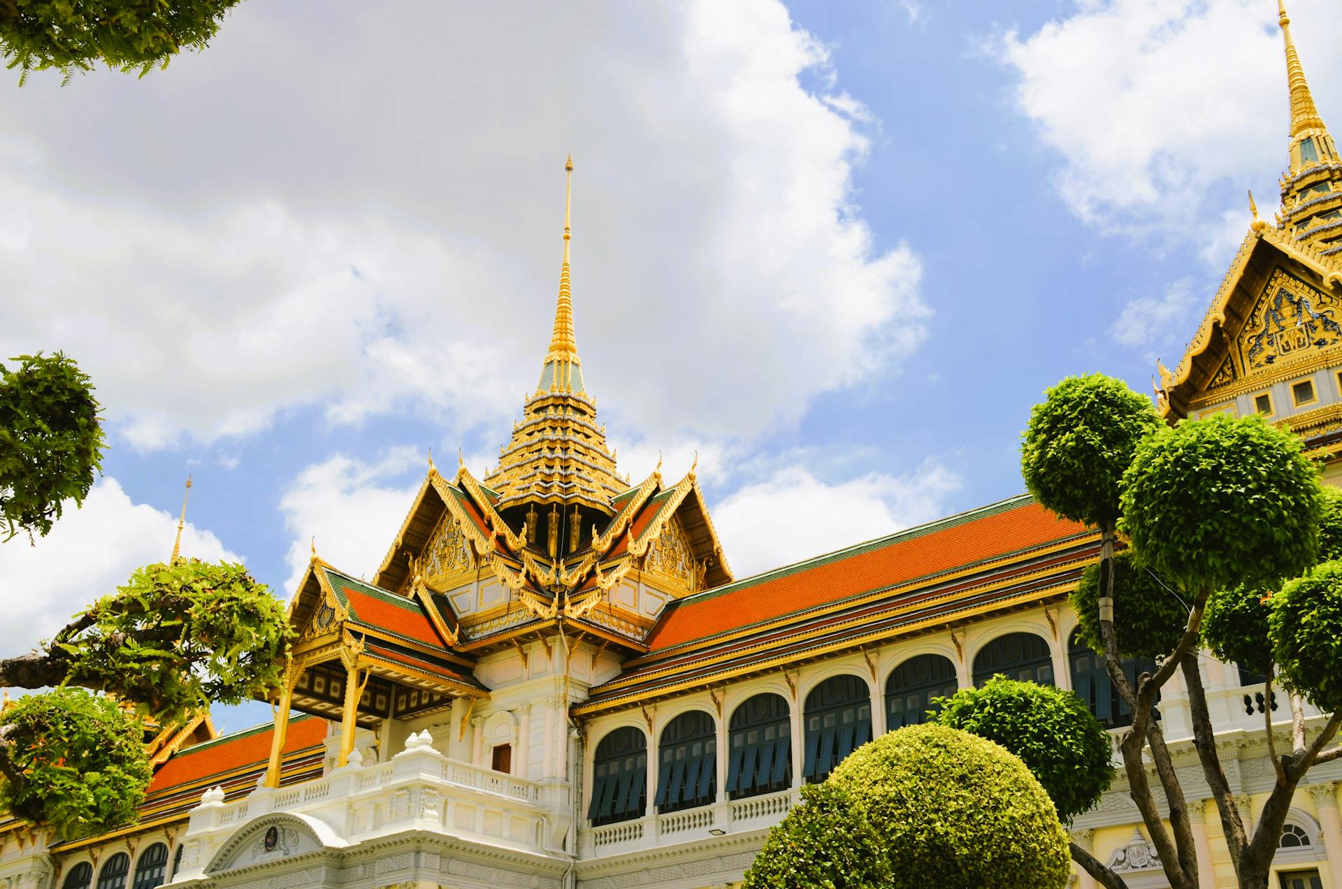 Capture the breathtaking beauty of Bangkok’s most sacred site