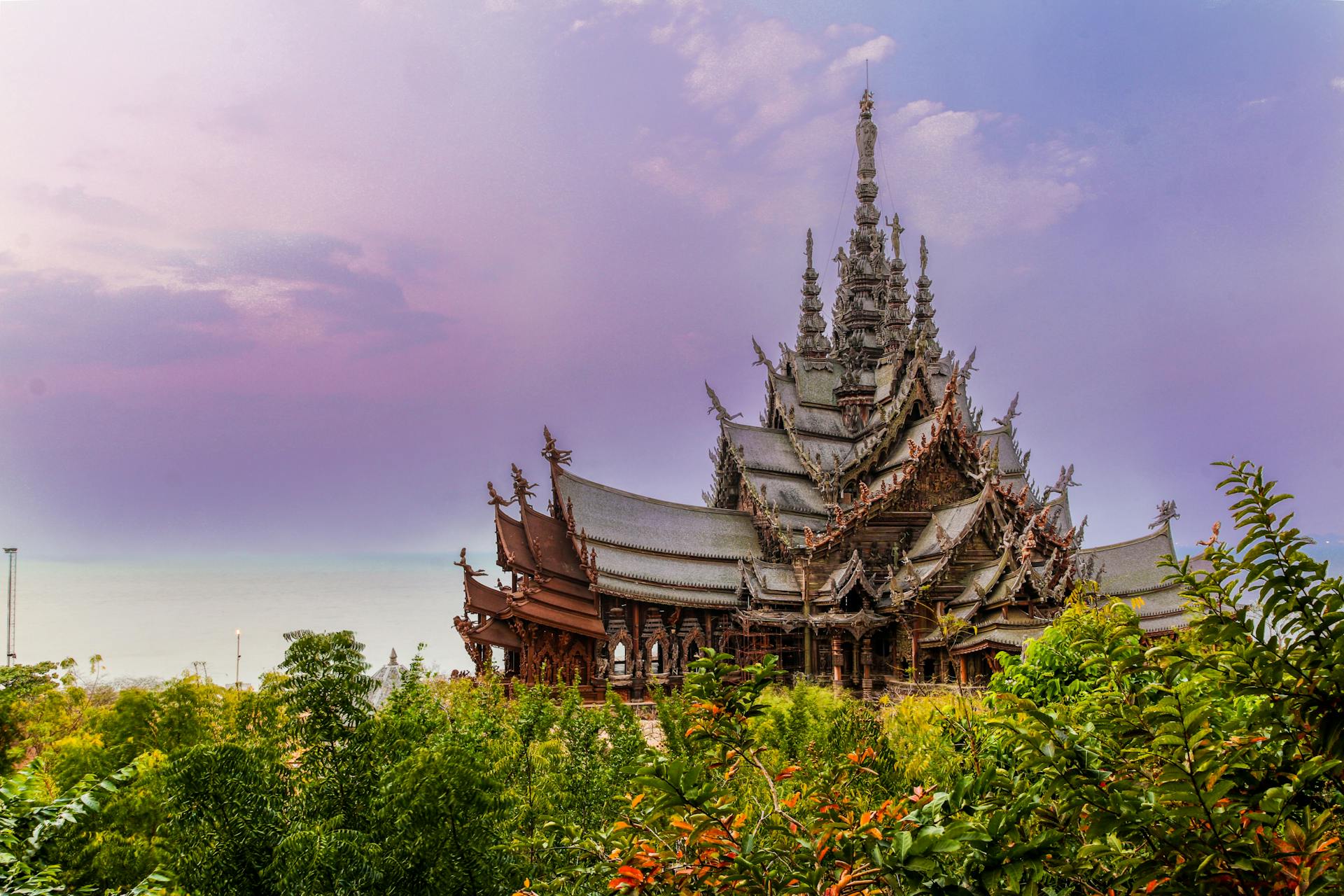 Capture the breathtaking beauty of Bangkok’s most sacred site