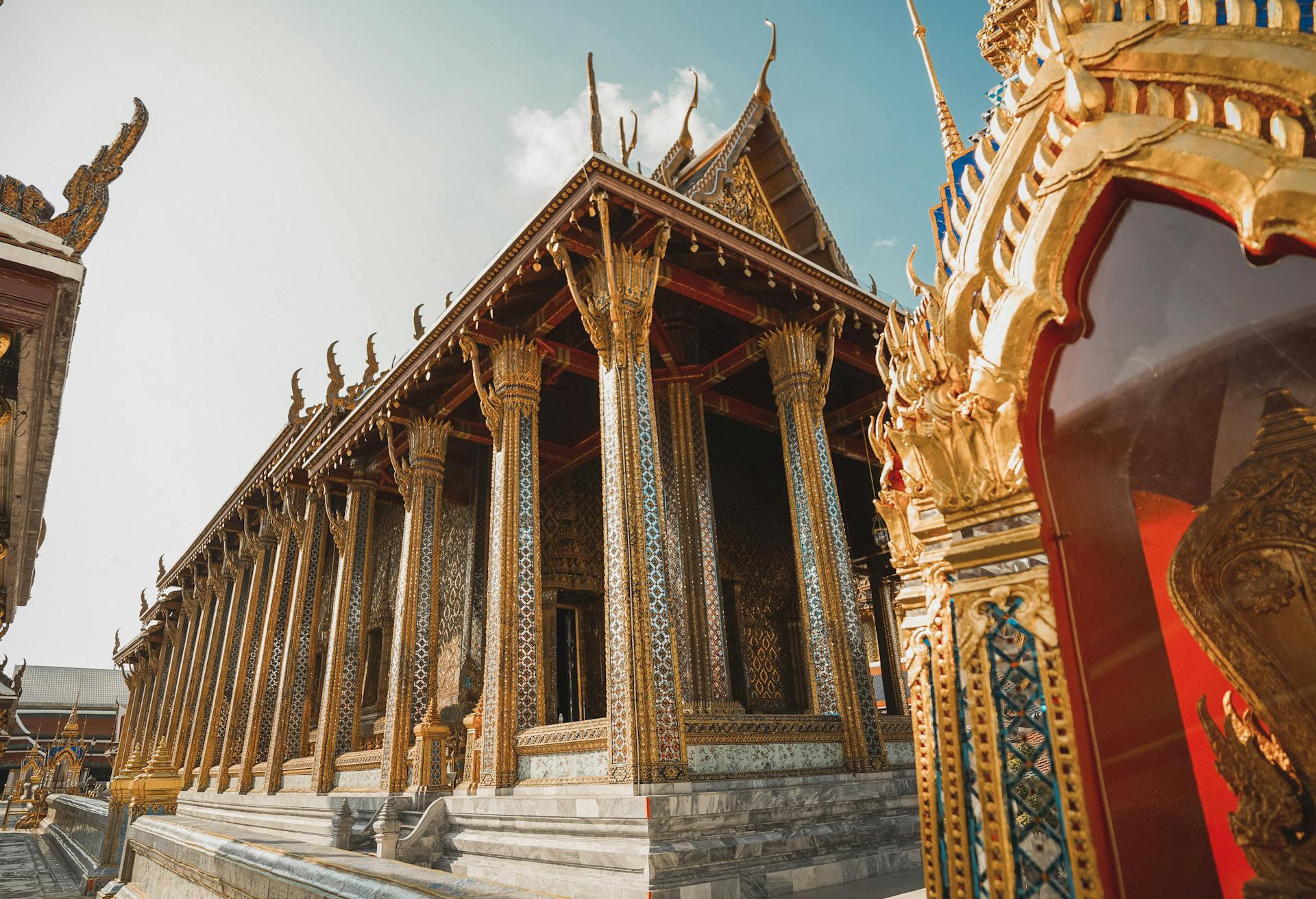 Capture the breathtaking beauty of Bangkok’s most sacred site