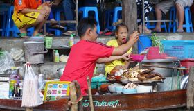 Damnoen Saduak Floating Market