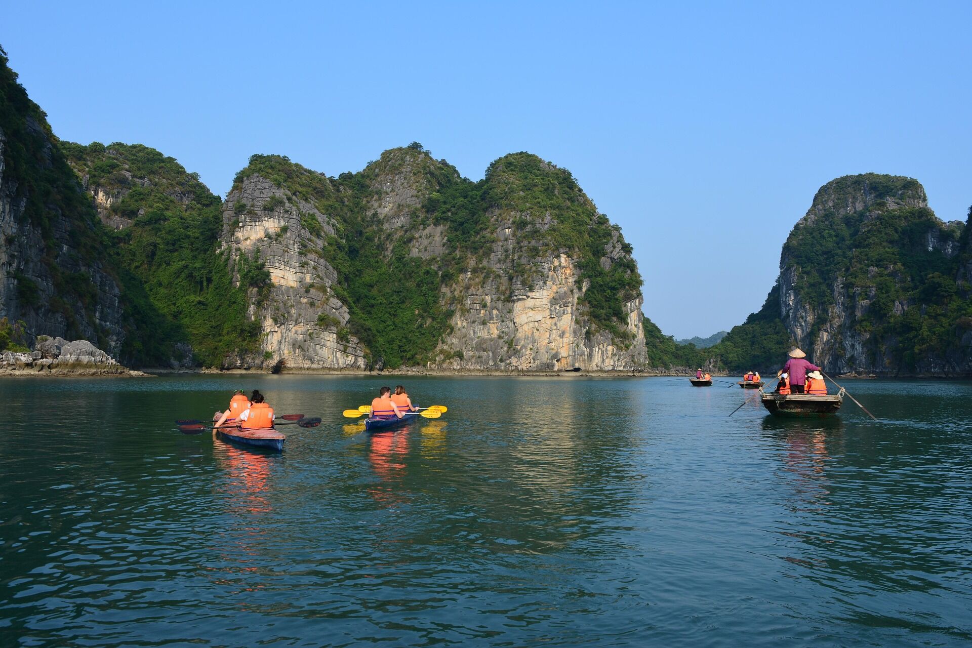Halong Bay Kayaking and Sampan