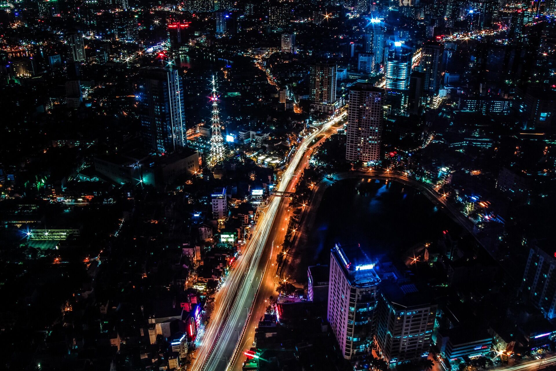 Capture the bustling beauty of Hanoi’s cultural landmarks