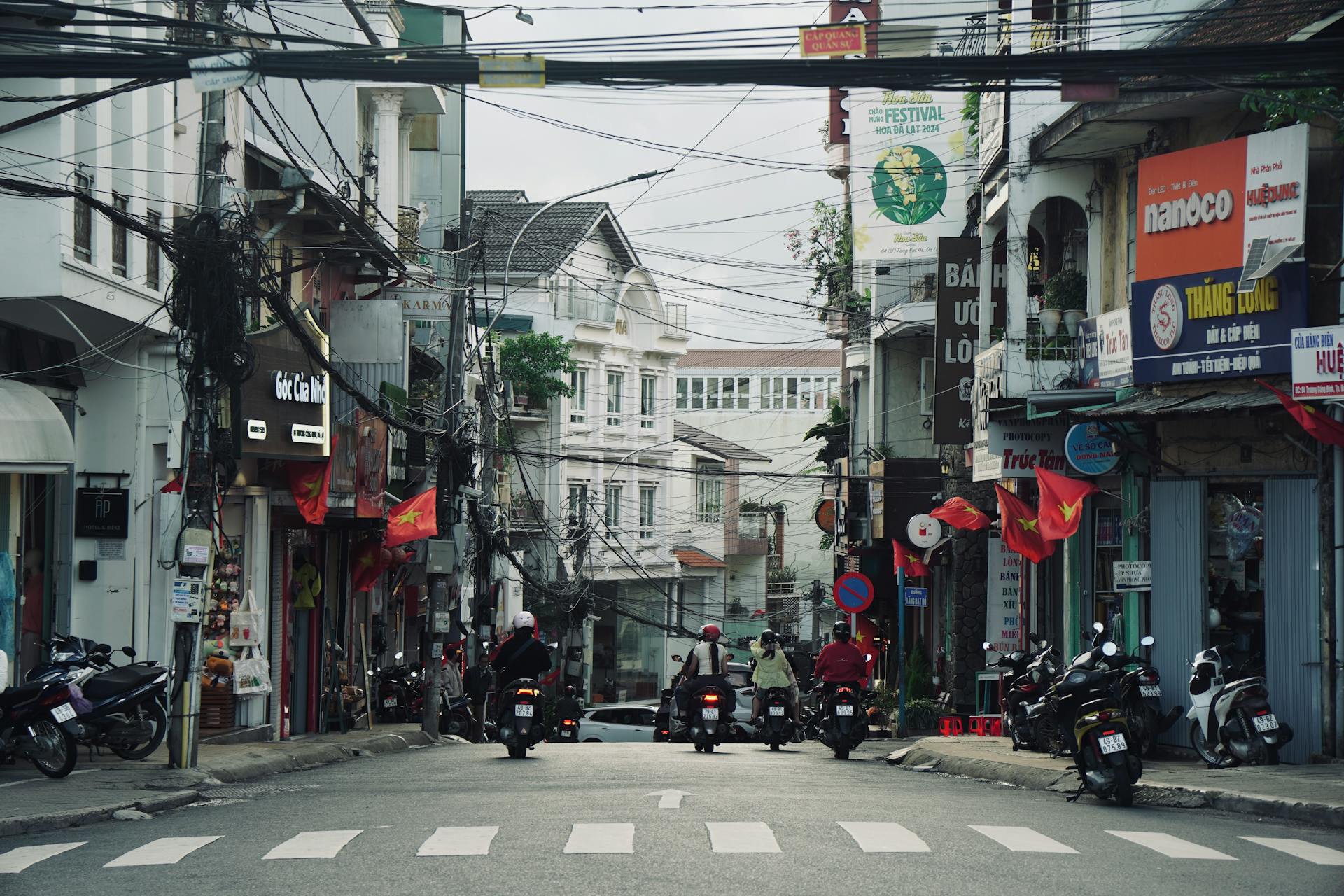 Capture the bustling beauty of Hanoi’s cultural landmarks
