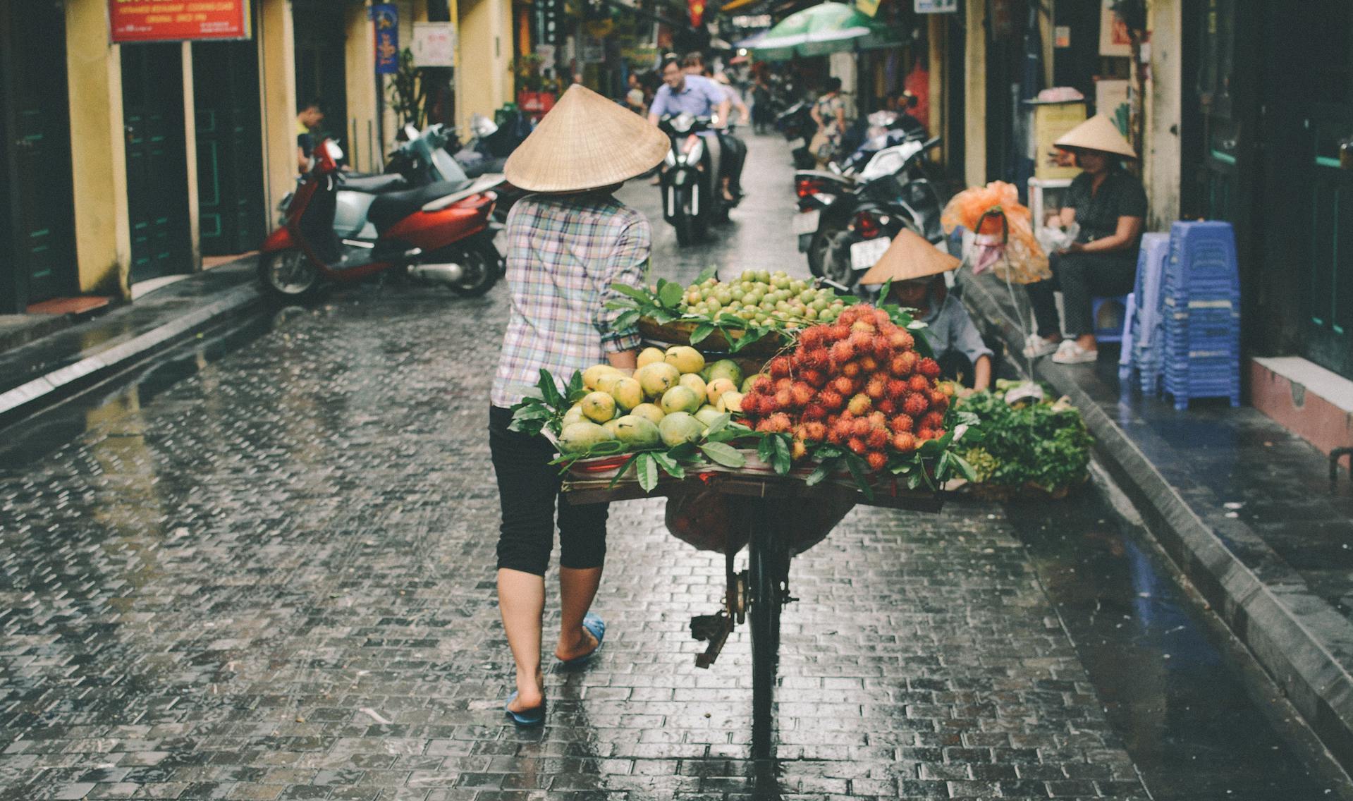 Capture the bustling beauty of Hanoi’s cultural landmarks