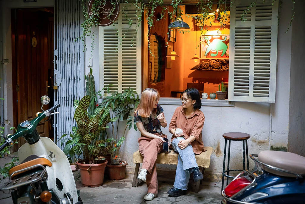 Hanoi Old Quarter bustling str