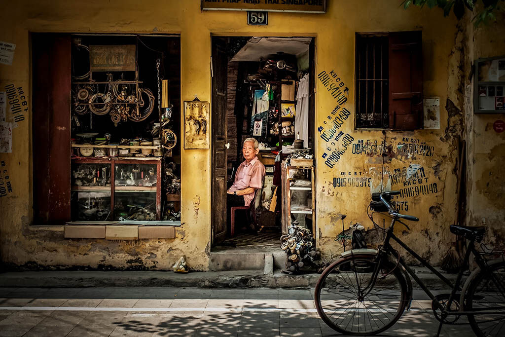 Hanoi Old Quarter bustling str