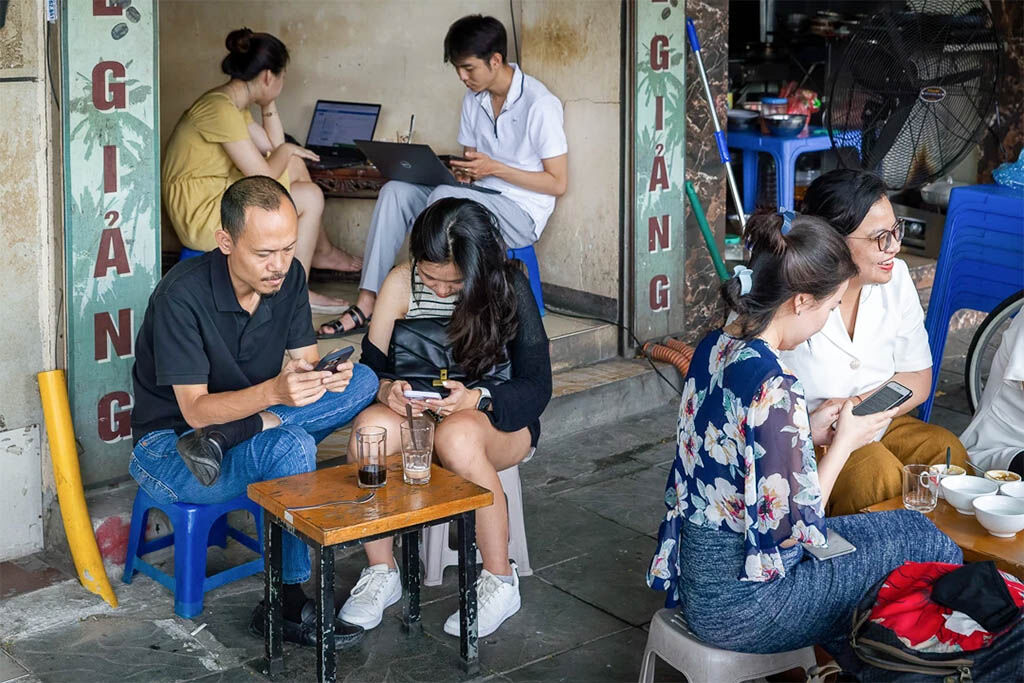 Hanoi Old Quarter bustling str